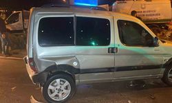 Otomobil zincirleme kazaya neden oldu: 2 yaralı