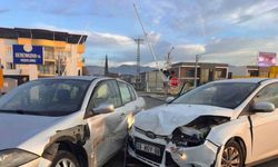 Otomobiller çarpıştı: 1 yaralı