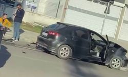 Otomobiller çarpıştı: 2 yaralı