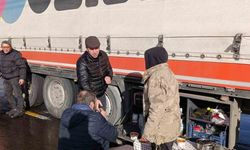 Posof Belediyesi’nden yolda kalan tır şoförlerine sıcak çorba