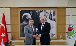 SGK’dan teşekkür plaketi