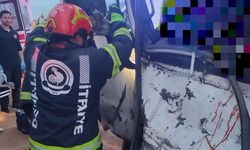 Sürücü seyir halindeki tıra çarptı