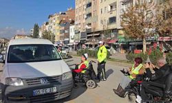 Sürücüleri engelli vatandaşlar için durdurdu