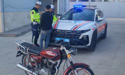 Trafiği tehlikeye atan motosikletli yakalandı