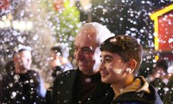 Yeni yıl heyecanı suni kar yağışıyla başladı