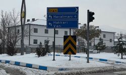 Yoğun yağışlar uçak seferlerini durdurdu