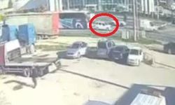 Yolcu otobüsü otomobili metrelerce savurdu