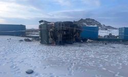 Yük treni kamyon ile çarpıştı: 1 ölü