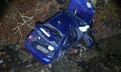 Yuvarlanan otomobilden 3 kişi sağ çıktı