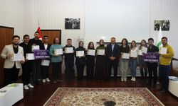 Rektör Gürel, “Ağrı Startup Weekend” Etkinliğinde Üniversitemizi Temsil Eden Öğrencileri Başarı Belgesi ile Ödüllendirdi