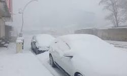 Başkale’de araçlar kara gömüldü: 11 yerleşim yerinin yolu ulaşıma kapandı