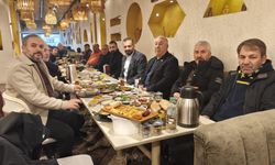 Eğitim-Bir-Sen Iğdır Şube Başkanı Erkan Çiğdem, basın mensuplarıyla kahvaltıda bir araya geldi