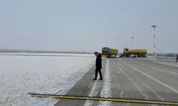 Iğdır Şehit Bülent Aydın Havalimanı’nda Kar Temizliği Tamamlandı