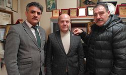 Türkiye Kamu-Sen’den Bayrak Rozeti Dağıtımı