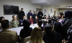 Vali Turan ve Eşi Nilüfer Baykal Turan’dan Üniversitelilere Anlamlı Yeni Yıl Ziyareti