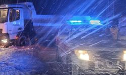 IĞDIR’DA NEFES KESEN KURTARMA: HASTAYA GİDEN AMBULANS KARA SAPLANDI!