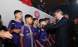 1 yılda 275 kez kürsüye çıktı