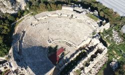 Alüvyonlarla örtülü Anadolu'nun Pompei'si Myra'da kazılar özel mülkiyet sınırlarında ilerliyor