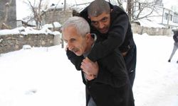 Annesinin mezarına gidebilmek için talep ettiği sandalyeye kavuştu