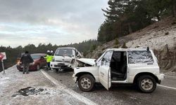 Arazi aracıyla kamyonet çarpıştı: 2 yaralı