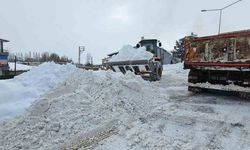 Aydıntepe'de kar küreme ve tuzlama çalışmaları sürüyor