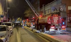 Beyoğlu'nda 4 katlı iş yerinde yangın