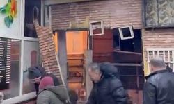 Bursa’da Kahvehanenin duvarları parçalansa da oyunlarına devam ettiler