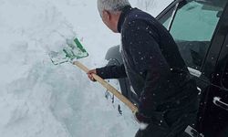 Çığ faciası son anda atlatıldı: Araçtaki aile ölümden döndü