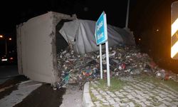 Çöp kamyonu devrildi: Sürücü yaralandı