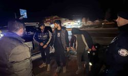 Durdurulan otomobilde 3 kaçak göçmen yakalandı