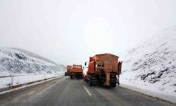 Erzincan-Sivas ve Gümüşhane yolunda kar çilesi