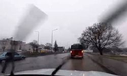 Eskişehir’de Yağış sonrası çevre yolu 'göle' döndü, bazı araçlar yolda kaldı