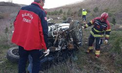 Feci kaza: Otomobil şarampole yuvarlandı