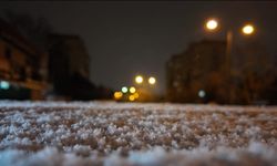 Gün boyu beklenen kar yağışı gece saatlerinde etkisini gösterdi