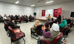 Huzurevinde doğum günü sevinci