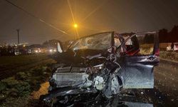 İETT otobüsü hafif ticari araçla çarpıştı: 2 yaralı