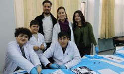 İnönü Üniversitesi'nde çocuklar, özgün baskı resim atölyesi etkinliğinde hünerlerini sergiledi