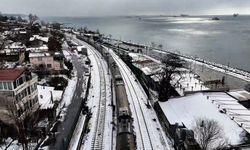 Kar yağışı ile beyaza bürünen Menekşe sahili havadan görüntülendi