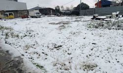 Kar yağışında çocuklar sokaklara çıktı