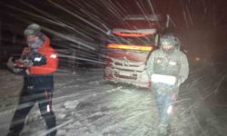 Kardan dolayı mahsur kalanlara kumanya desteği