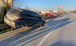 Kaza sonrası bariyerlerde asılı kaldı