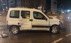 Kütahya'da ambulans ile otomobil çarpıştı: 1 yaralı