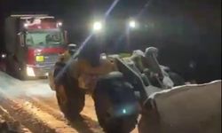 Mahsur kalan doğalgaz yüklü tır kurtarıldı