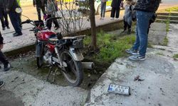 Manevra yapan motosiklet devrildi: 1 yaralı