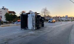 Midibüs ile otomobil çarpıştı: 3 yaralı