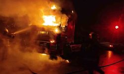 Seyir halindeki tır alev topuna döndü