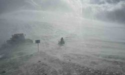 Trabzon'un yükseklerinde kar fırtınası etkili oluyor