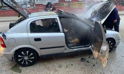 Yanan otomobil kullanılmaz hale geldi