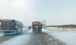 Yollarda buzlanmaya karşı tuzlama çalışması