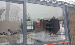 Zabıta bürosuna taşlı saldırı